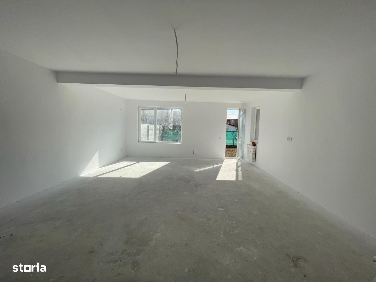 Casa 4 camere, 2 placi de beton, toate utilitatile, pozitie excelenta