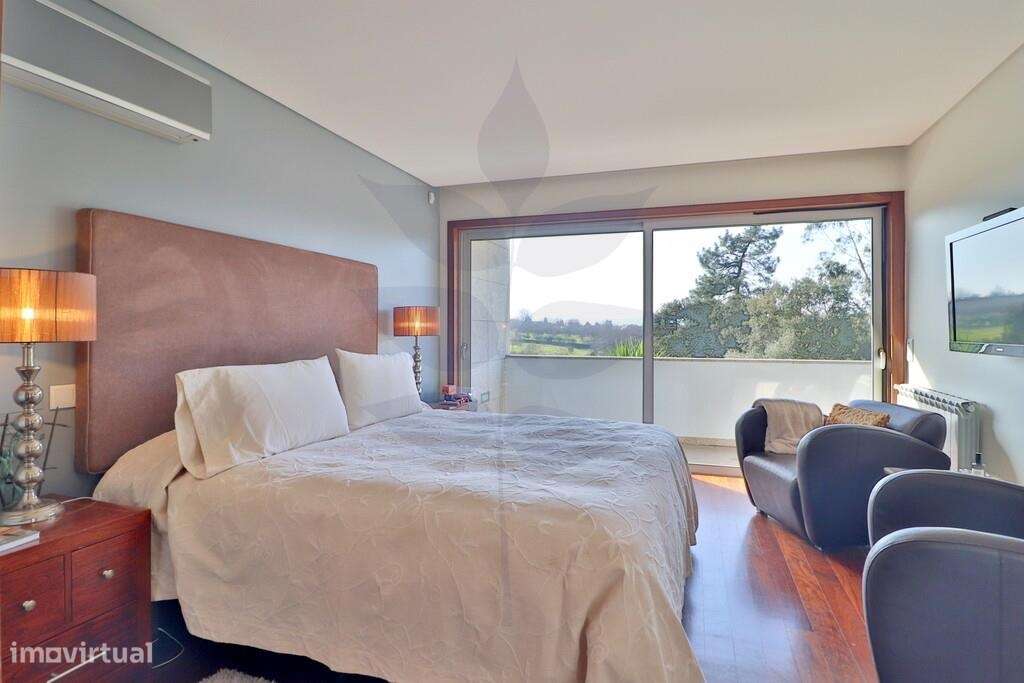 Venda Moradia Geminada Palmeira T4-9