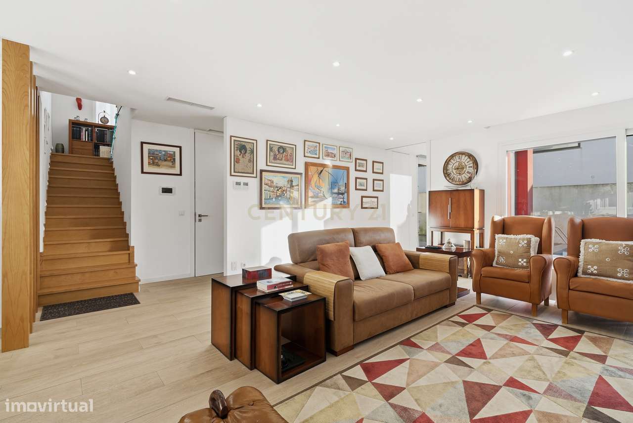 Moradia T4 contemporânea entre o mar e a serra - Grande imagem: 4/45