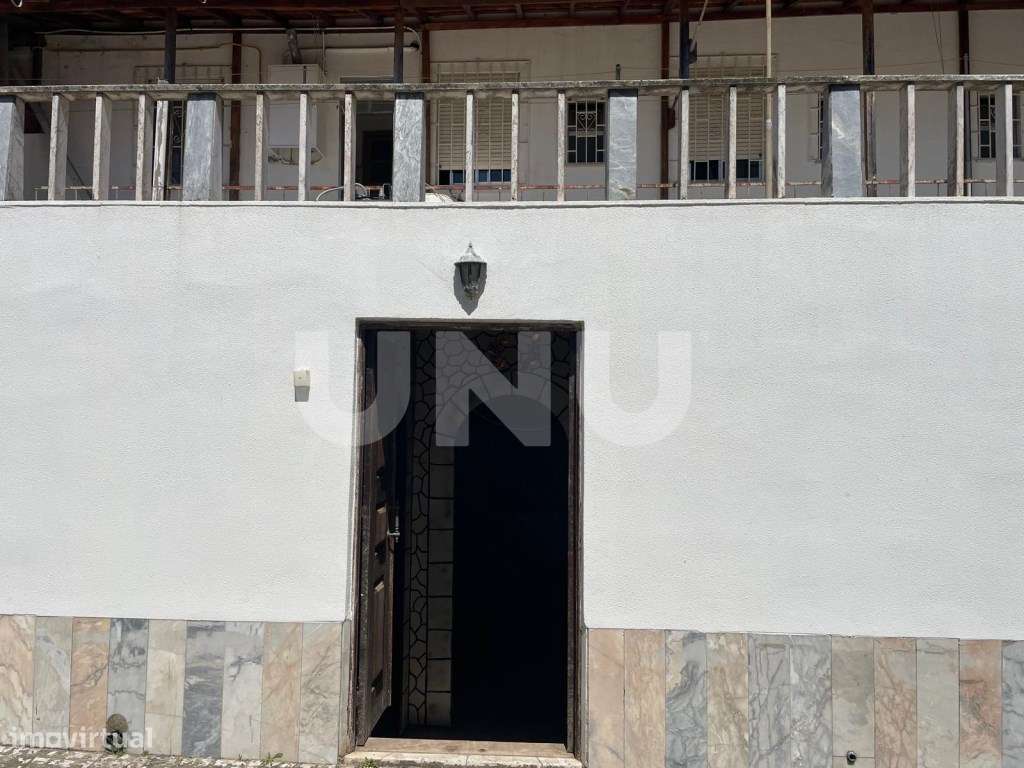 Prédio com uma fracção-14