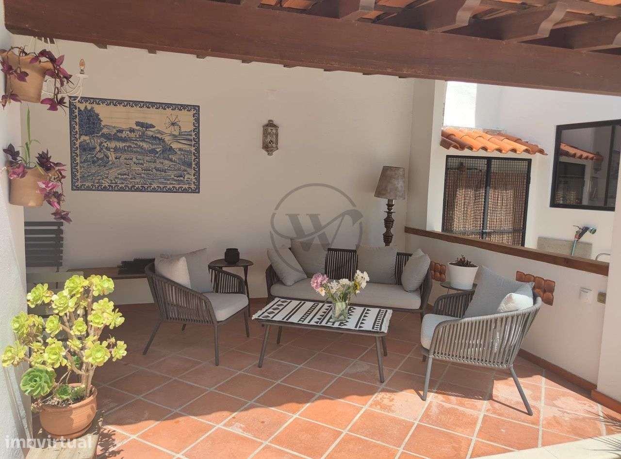 Moradia T5 com jardim e piscina no coração histórico de Azeitão-55