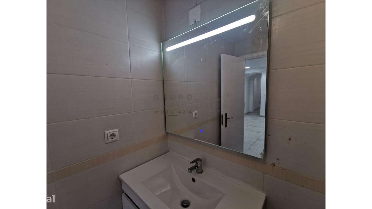 Apartamento T2 em Vale de Milhaços-13