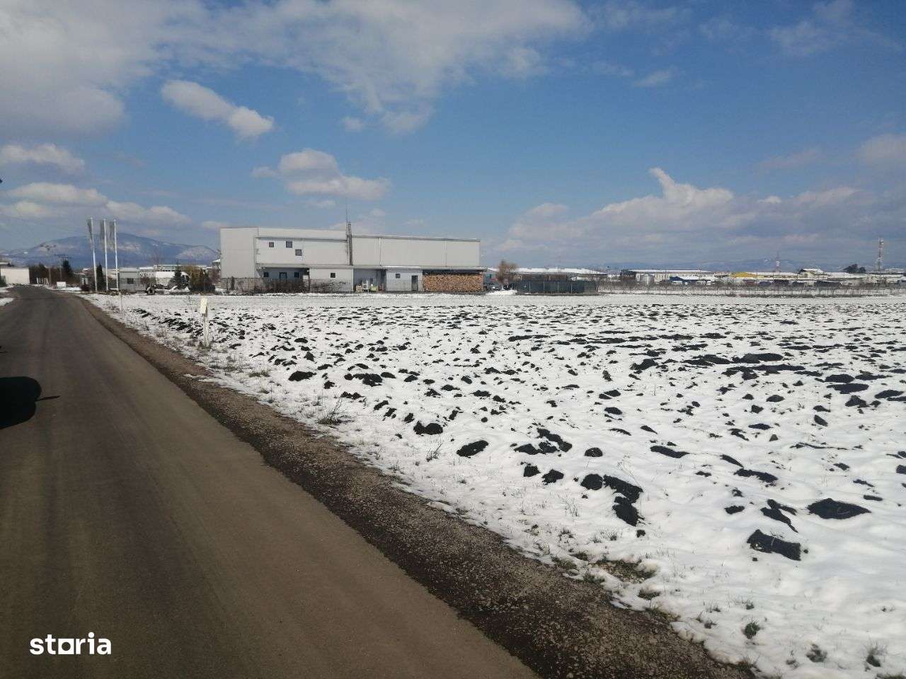 Teren de vanzare cu utilitati - Imagine principală: 4/5