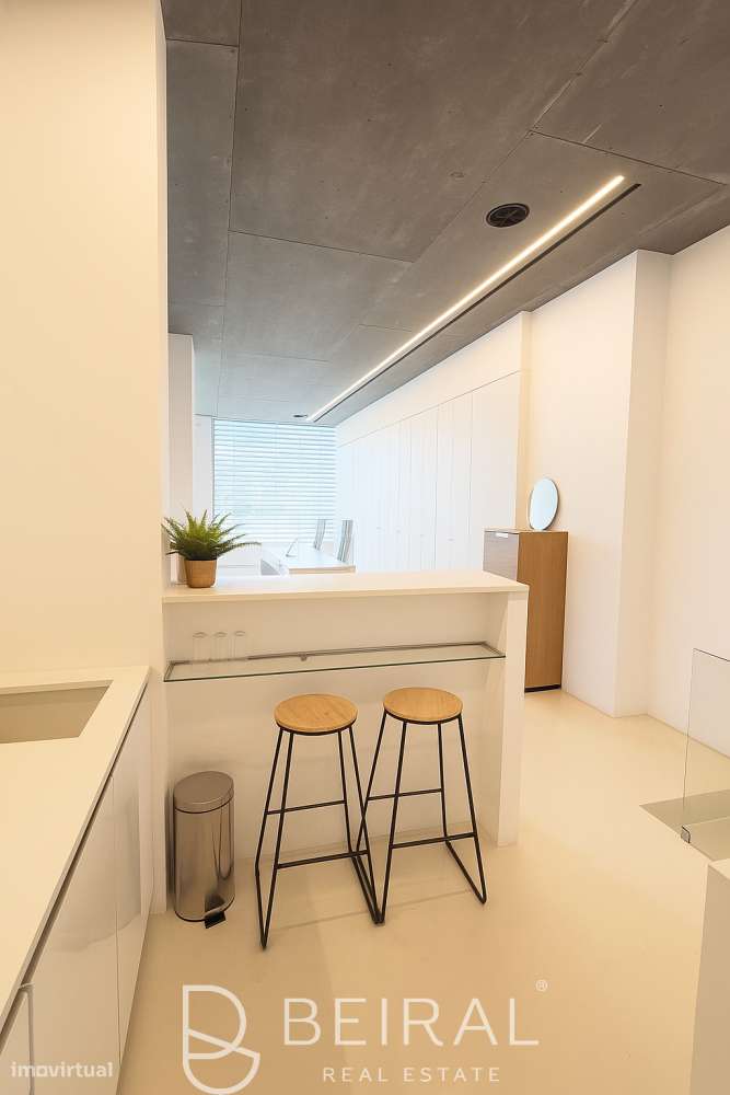 Espaço comercial espaçoso e luminoso no centro de Lisboa-11