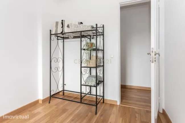 APARTAMENTO | 2 Quartos | 1 Casa de Banho | Renovado | Arrecadação | �-17