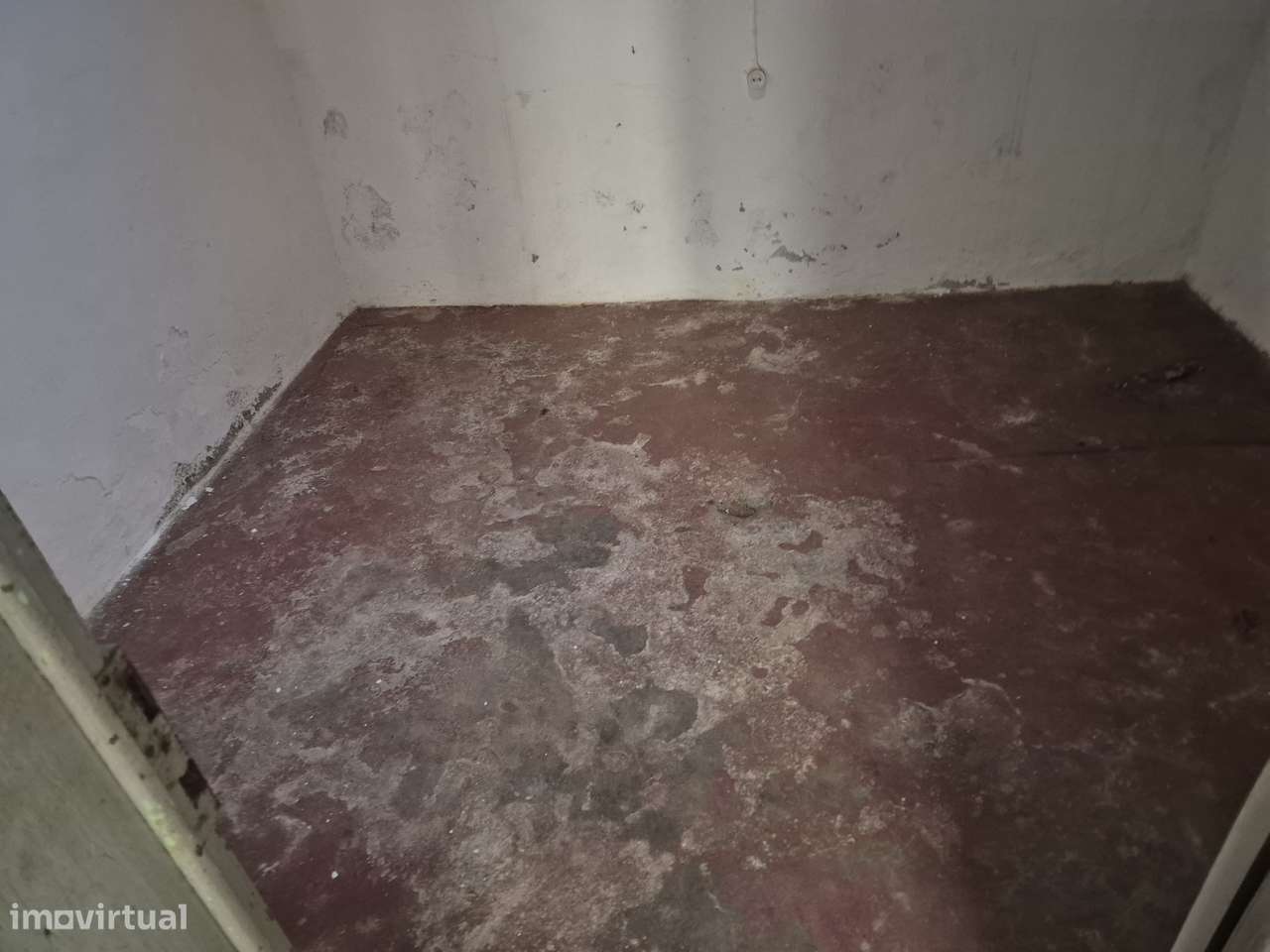 Moradia terrea para recuperar na Aldeia dos Fernandes - Grande imagem: 4/8