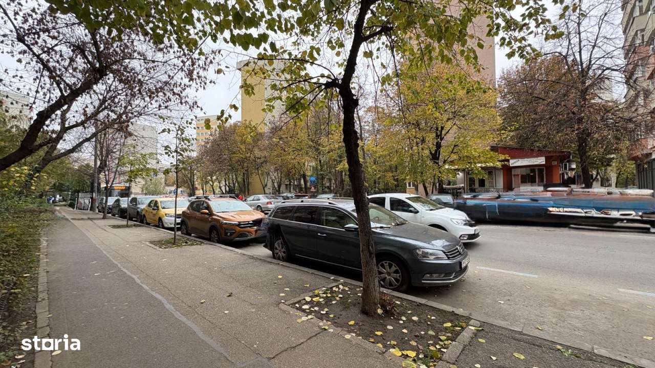 De vanzare spatiu comercial la parterul unui bloc 3 camere - Imagine principală: 3/6