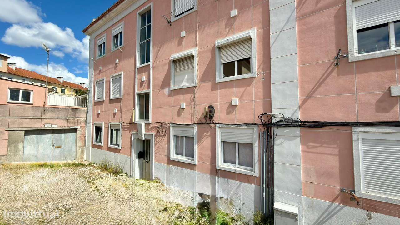 Apartamento T2 para Remodelação, Centro de Almada-23