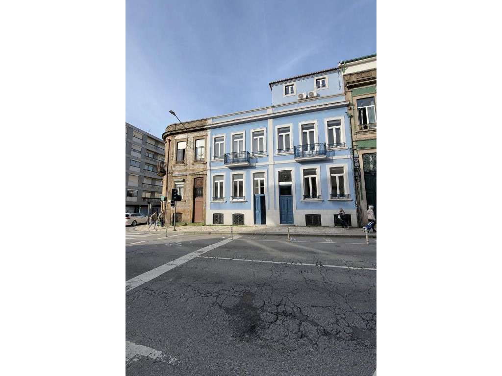 Prédio para Reabilitação com PIP Aprovado-5