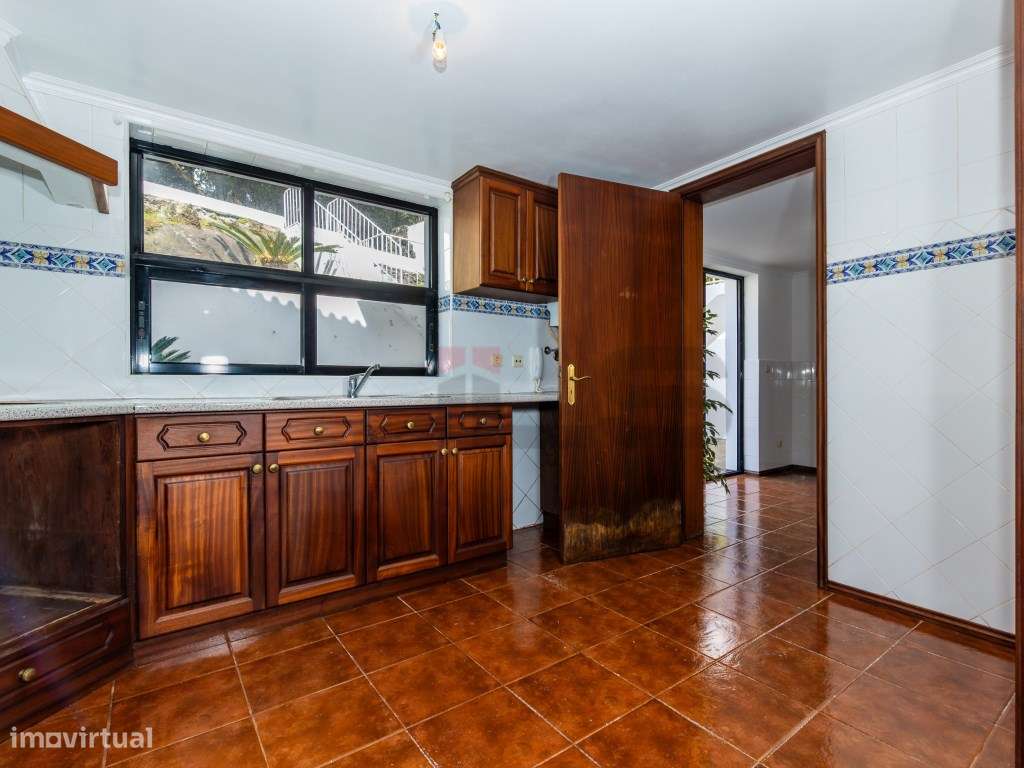 Moradia T4+1 com Dupla Cozinha e Vista Mar - Potencial de Investime...-33