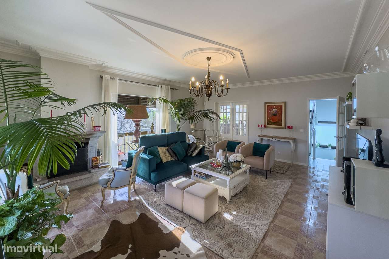 Moradia de Luxo T4 | Piscina Aquecida | Exclusividade Total em Amares-7