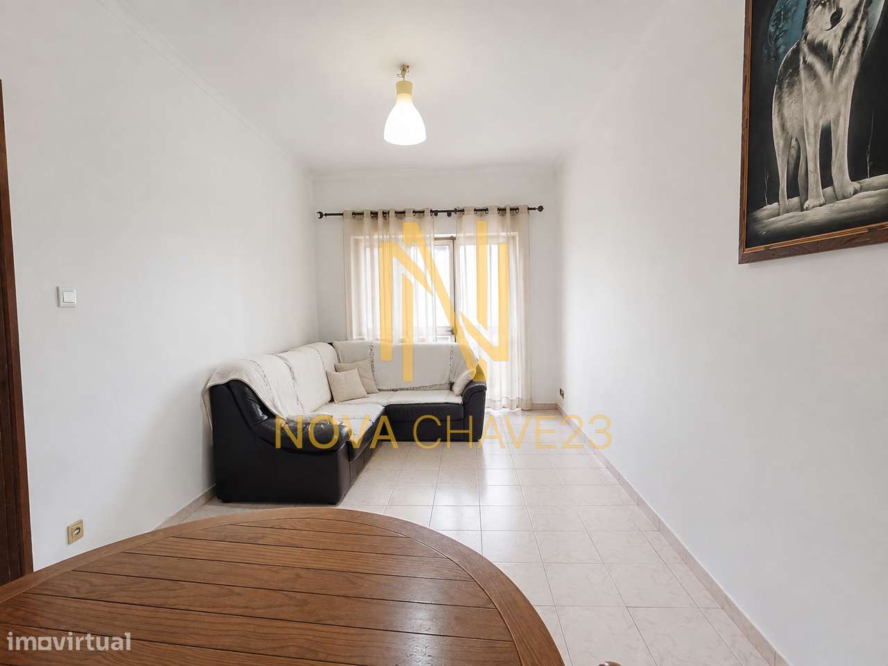 Apartamento T2 na Av. Bons Amigos | 9.º Andar | Varandas Fechadas-0