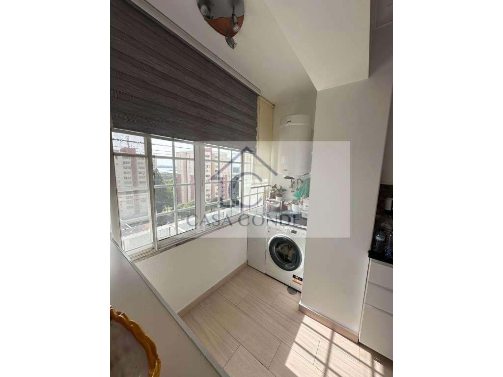 Apartamento T2 Totalmente Remodelado com Vista Privilegiada - Miratejo-13