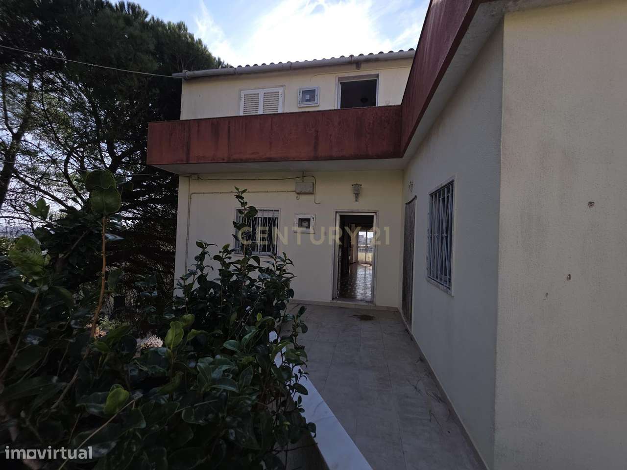 EXCELENTE INVESTIMENTO, PRÉDIO COM 3 FRAÇÕES E GARAGEM PARA 5 CARROS-48