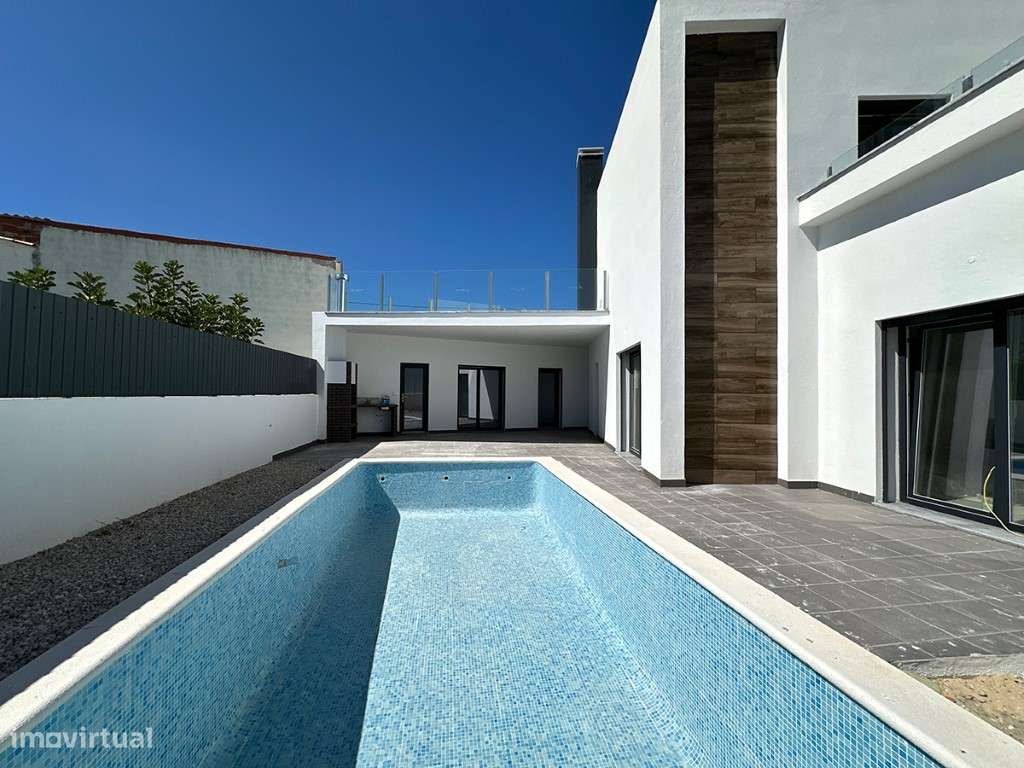 Moradia T5 a Venda em Azeitão com Vista para a Serra da Arrábida - Grande imagem: 2/22