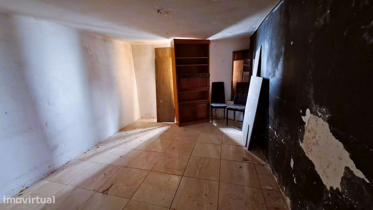 Moradia T6 para reconstrução- Santa Clara, Coimbra-5