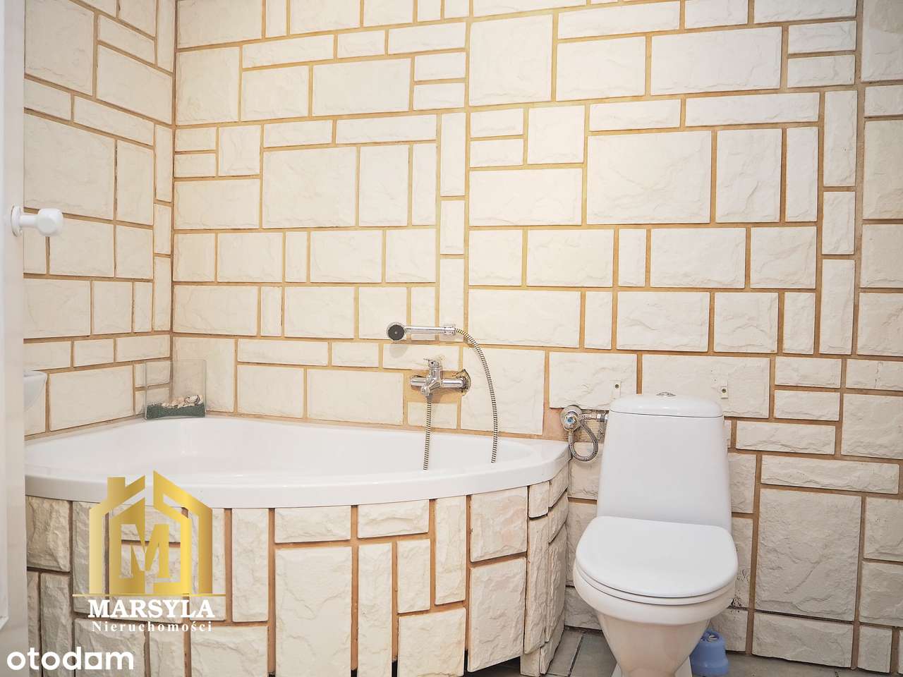 Mały dom na pięknej działce- prywatny sad, zieleń, cisza i spokój.-7