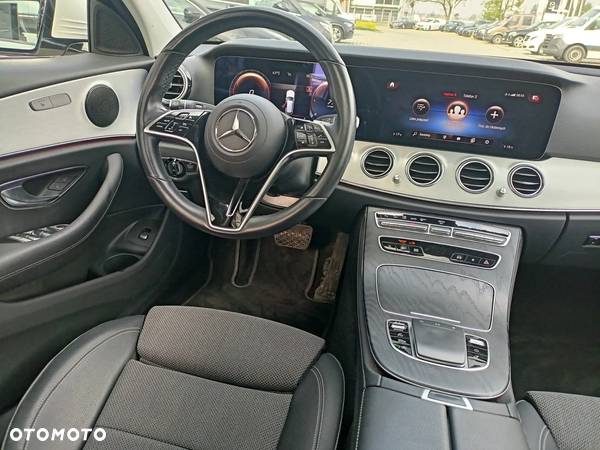 Mercedes-Benz Klasa E 220 d 4Matic T 9G-TRONIC - 14