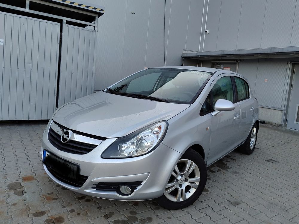 Opel Corsa D 1.4 16V Cosmo 2010