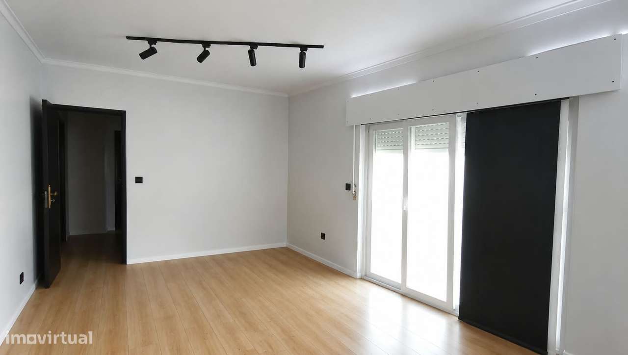Apartamento T3 com Terraço Amplo e Exposição Solar na Ramada-4