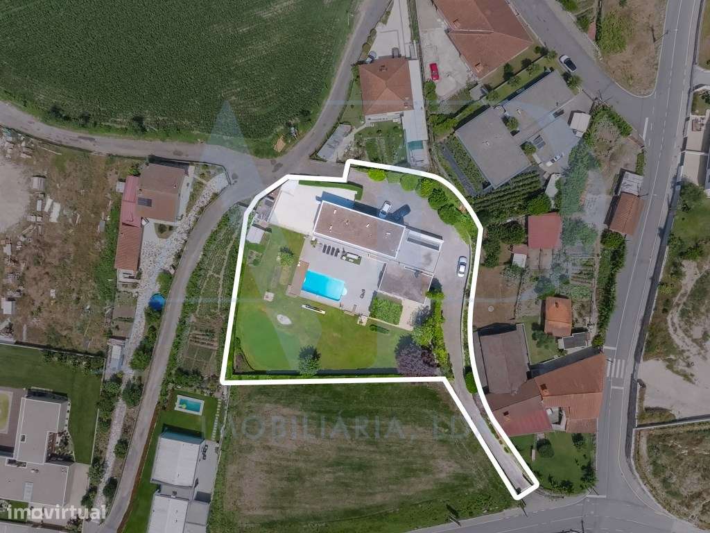 Moradia T4 +1 com piscina-33