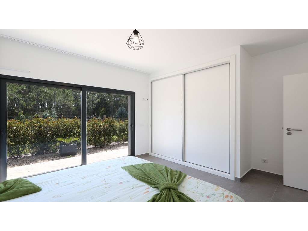 Moradia T4 Contemporânea com Piscina, Jardim e Excelente Localizaçã...-32