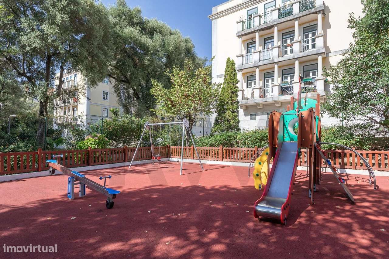 Alcântara | T1 em Condomínio Privado com Piscina, Estacionamento e Seg-31