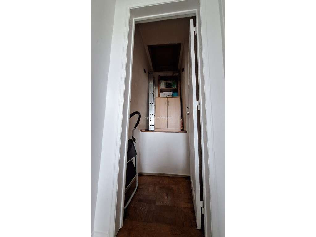 Moradia T4 com quintal e garagem em Algueirão-17