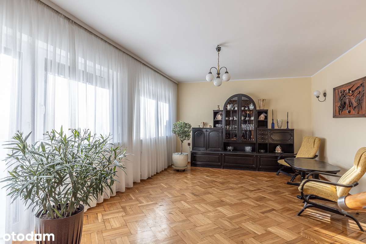 Przestronny dom na Osiedlu Kwiatowym Fotowoltaika Pompa ciepła 3garaże-11