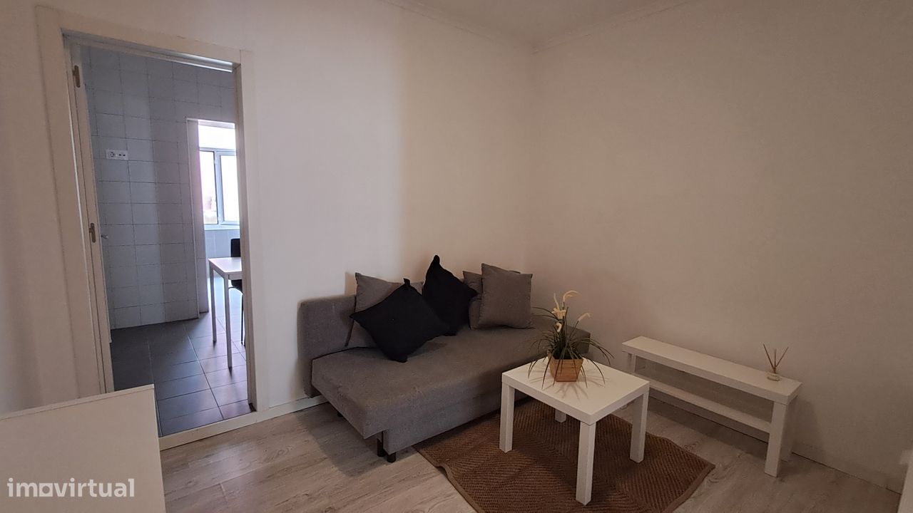 Apartamento T1 Beato MOBILADO - Grande imagem: 1/12