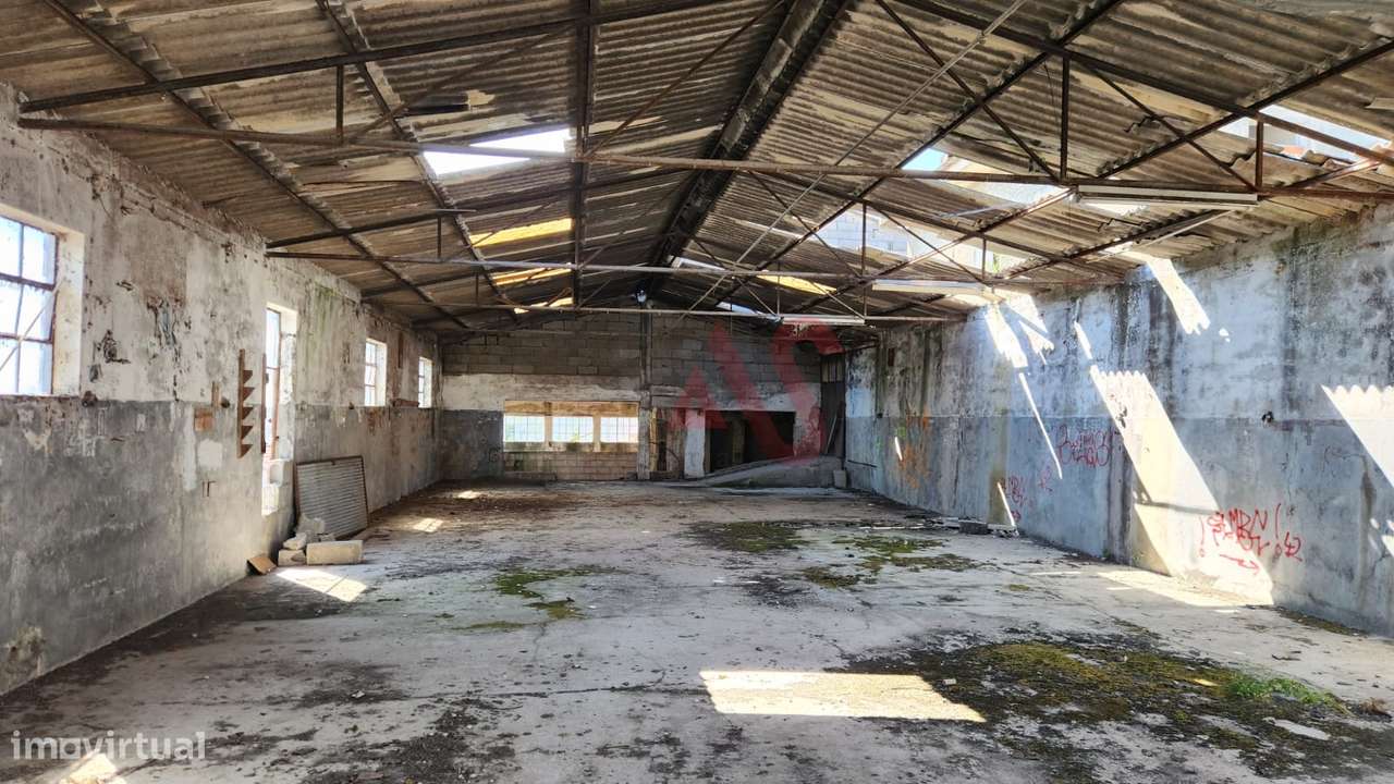 Armazém com 2 Pisos para Restaurar – 350m² de Área Bruta em Lote de 64 - Grande imagem: 5/6