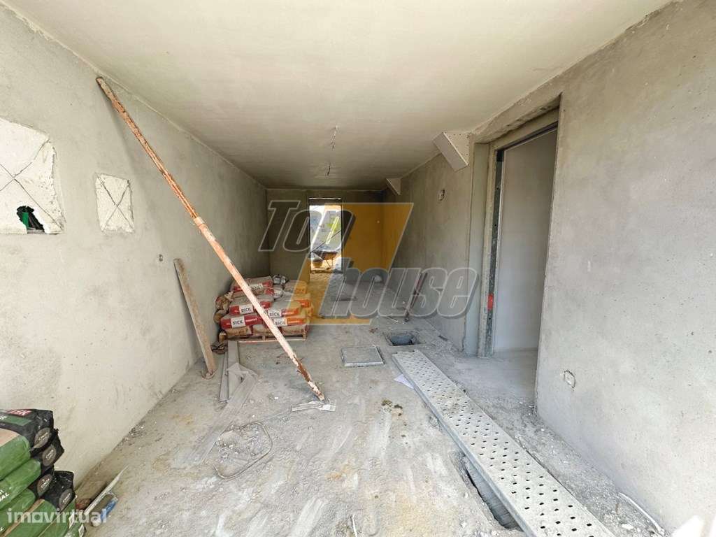 Moradia isolada V4 com piscina -Charneca de Caparica-14