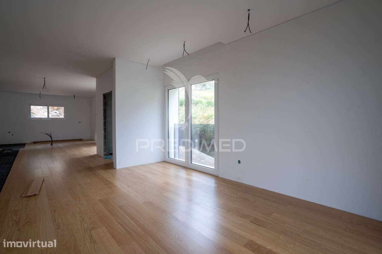 Moradia T3 em construção no Santo António da Serra - Grande imagem: 4/34