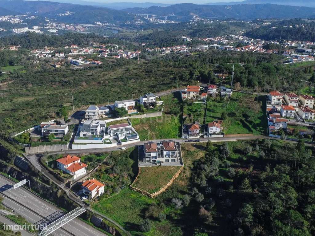 Oportunidade Única para a Sua Moradia de Sonho em Loteamento-7