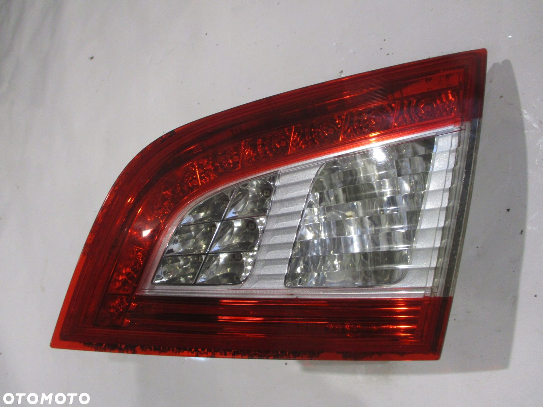 LAMPA PRAWY TYŁ W KLAPĘ PEUGEOT 508 SW KOMBI LED - 3