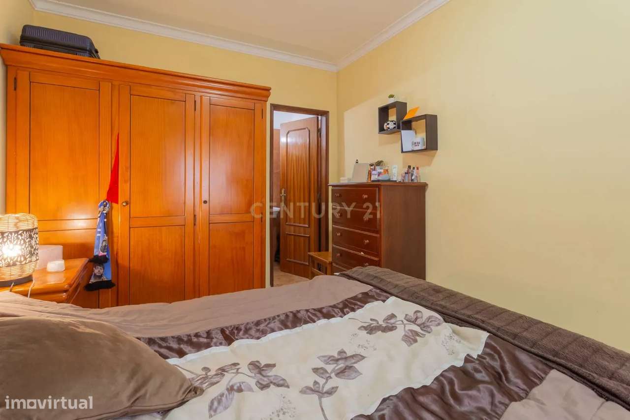 Andar de Moradia com Excelente Espaço Exterior / Terraço com 50 m² e S-24