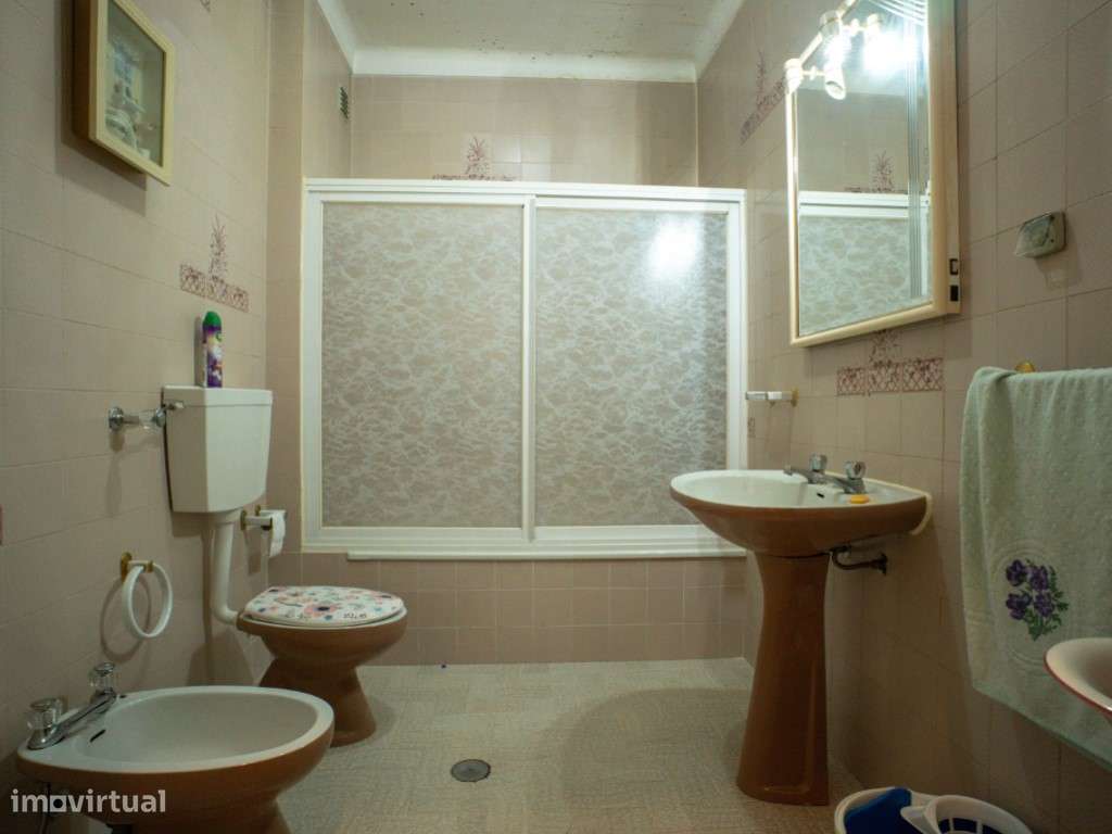 Apartamento T2 1º andar - Rua Jaime Cortesão, Baixa da Banheira-11
