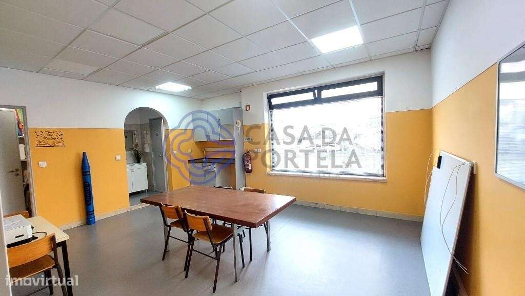 Loja para arrendamento em Mem Martins, Bairro de Ouressa - Grande imagem: 1/16