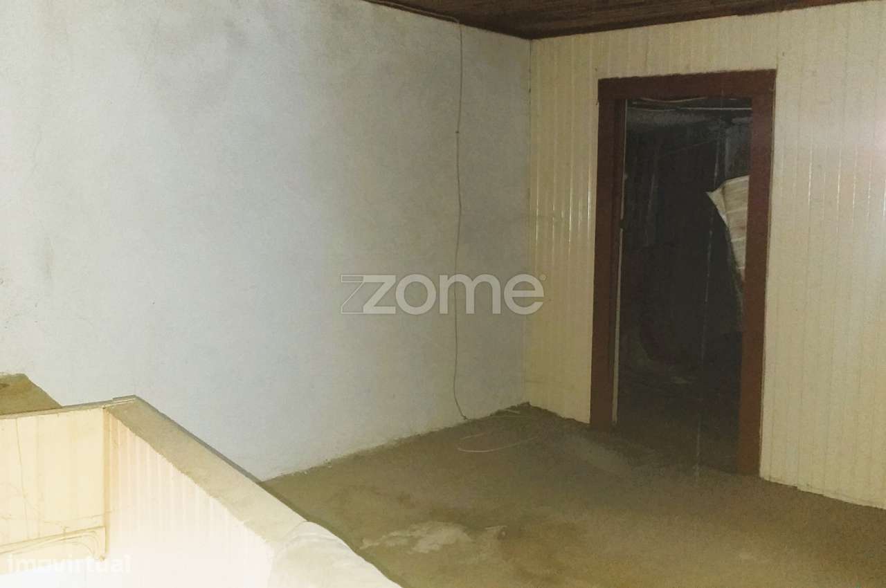 Moradia de 2 pisos para Recuperar na Covilhã - Grande imagem: 1/18