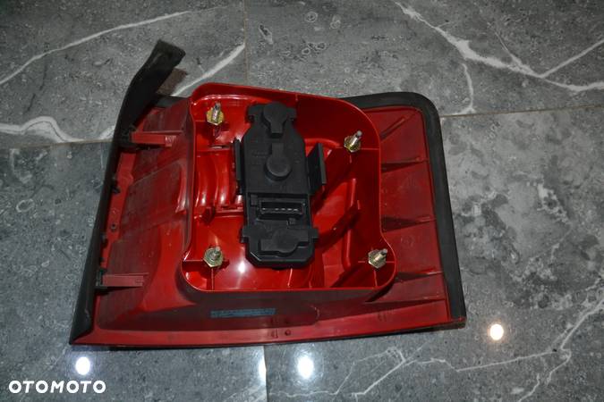 AUDI A6 C5 LIFT KOMBI LAMPA TYŁ TYLNA LEWA Z WKŁADEM KPL 4B9945095F - 2