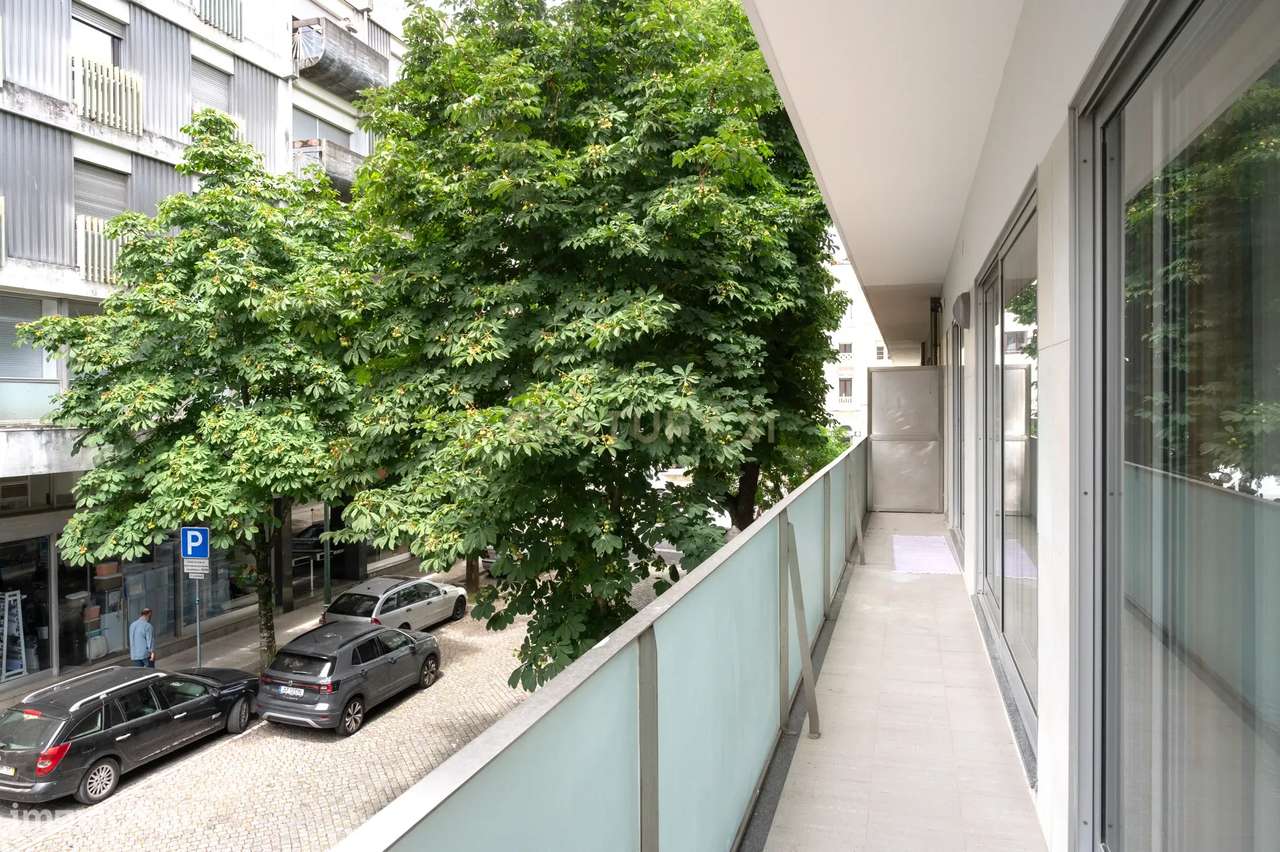 Apartamento T3 com varanda e estacionamento - Rua Duque de Terceira-2