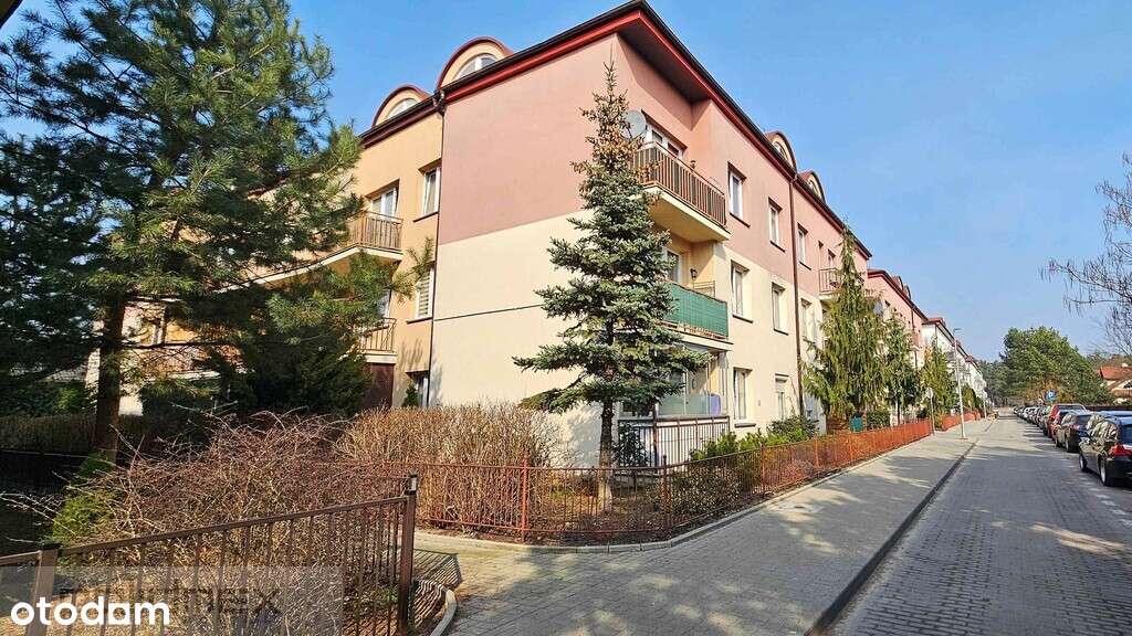 Przestronna kawalerka z oddzielną kuchnią!-9