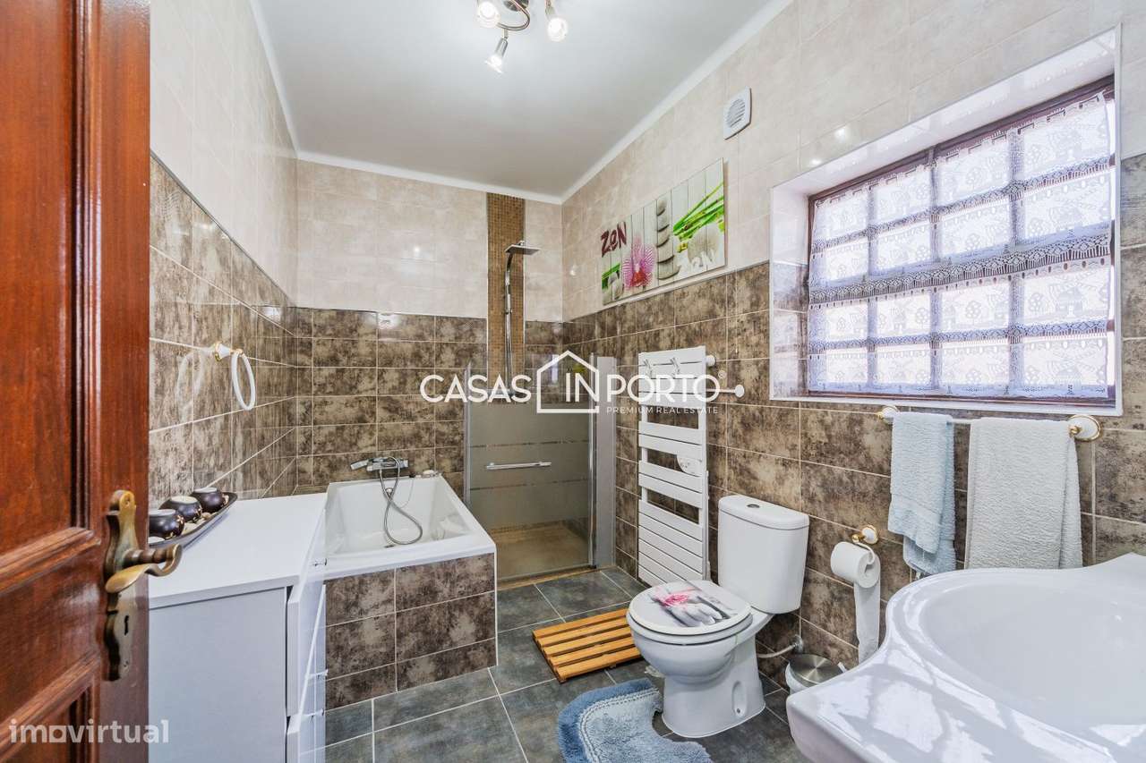 Moradia V5 - Estilo Americano com Piscina e Campo de Ténis – Entre-32