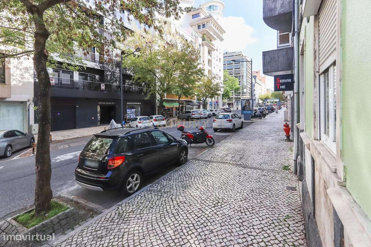 Espaçoso Apartamento T3 no coração de Lisboa-25