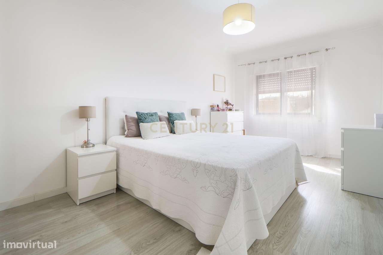 Apartamento T4, moderno e luminoso no Seixal-21