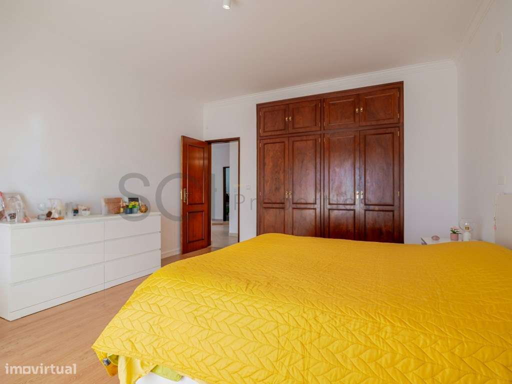 Moradia T5 Independente com Garagem em Fernão Ferro-24