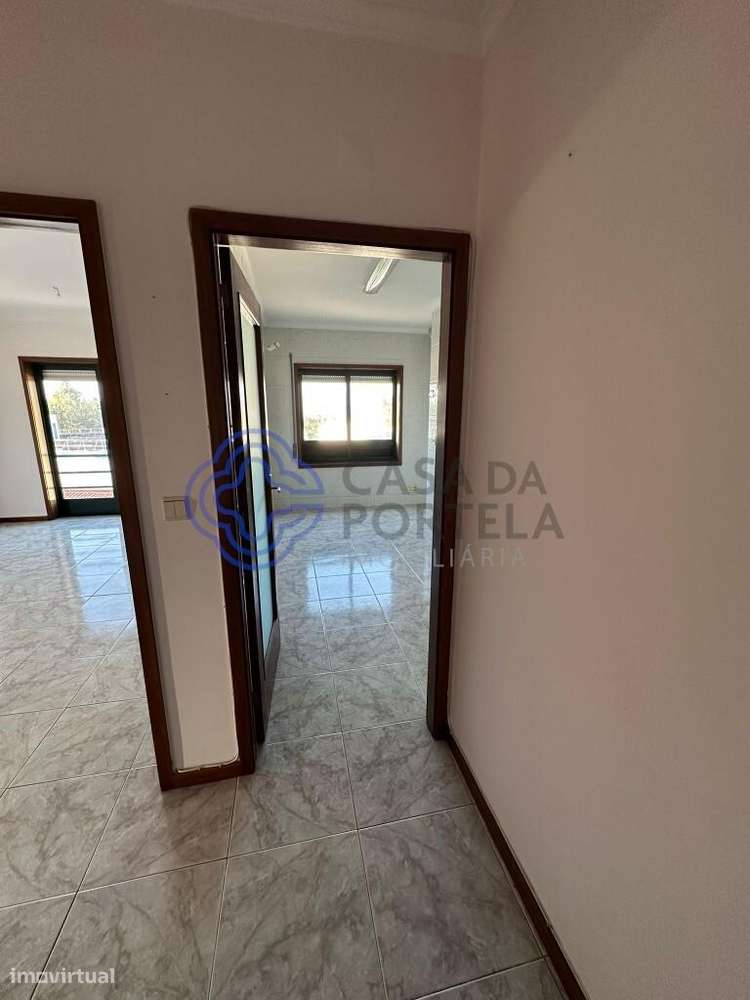 Apartamento T2 com Garagem — Olival (Vila Nova de Gaia) - Grande imagem: 4/19