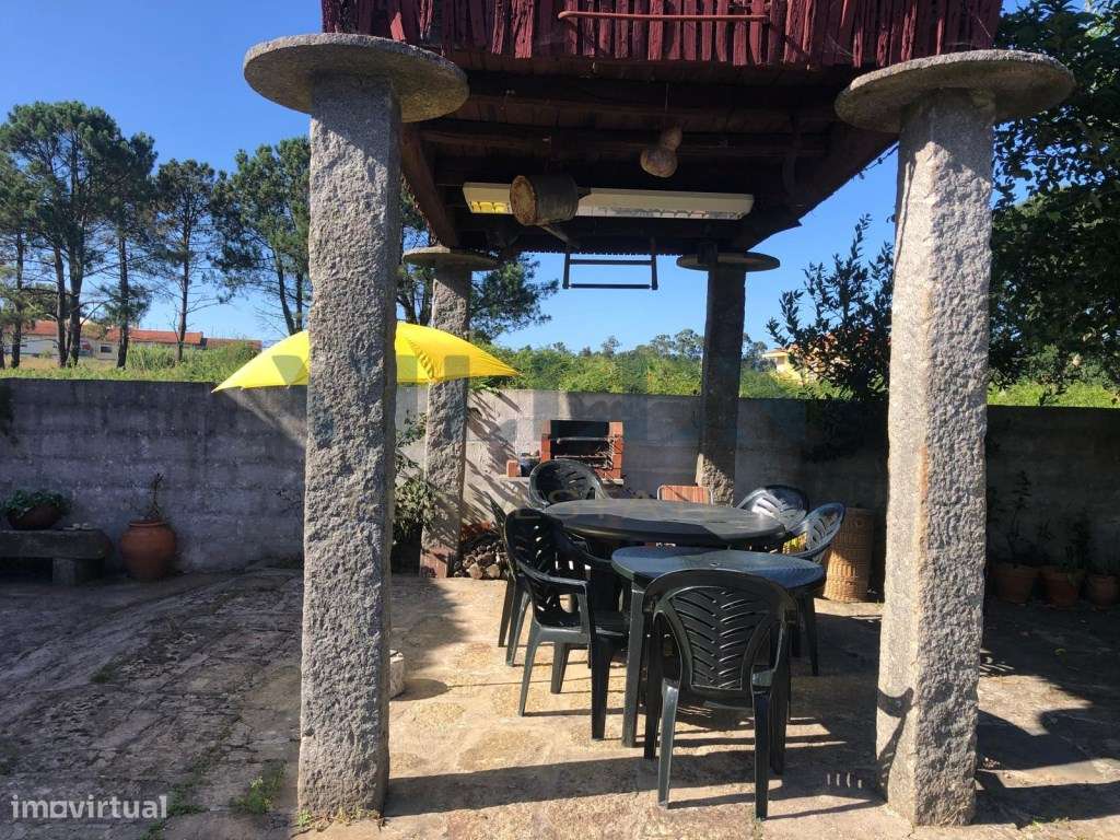 Moradia Geminada T2 em Pedroso Espaço, Natureza e Potencial!-35