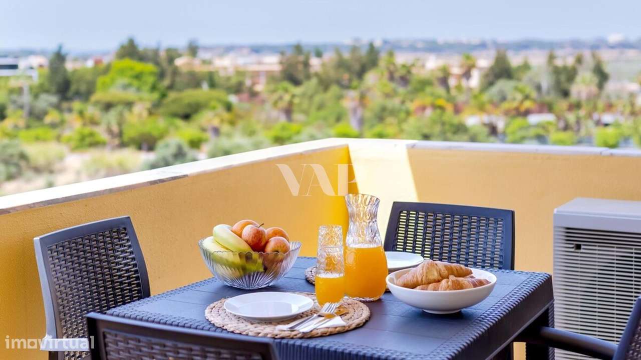 Apartamento T2 Renovado com Piscina e Licença AL em Vilamoura - Grande imagem: 2/16