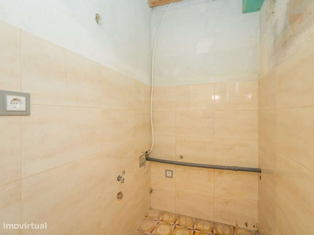 Loja para Investimento ou Comércio - Falagueira, Amadora-33